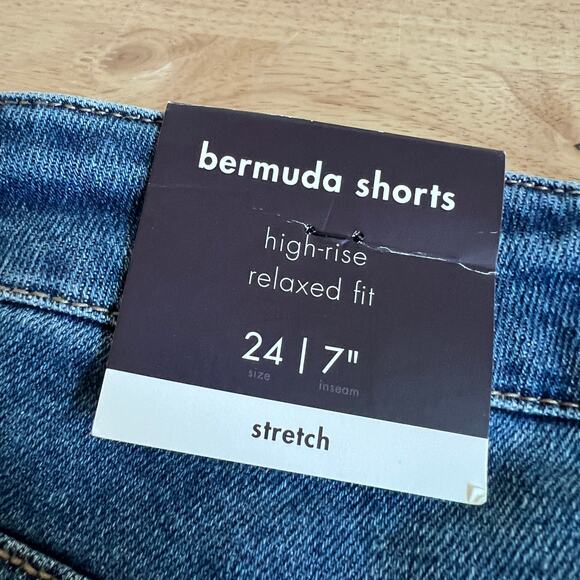 Ava & Viv Women's Plus Size High Waisted Bermuda Jean Shorts - Size 24 - NWT - Picture 3 of 13